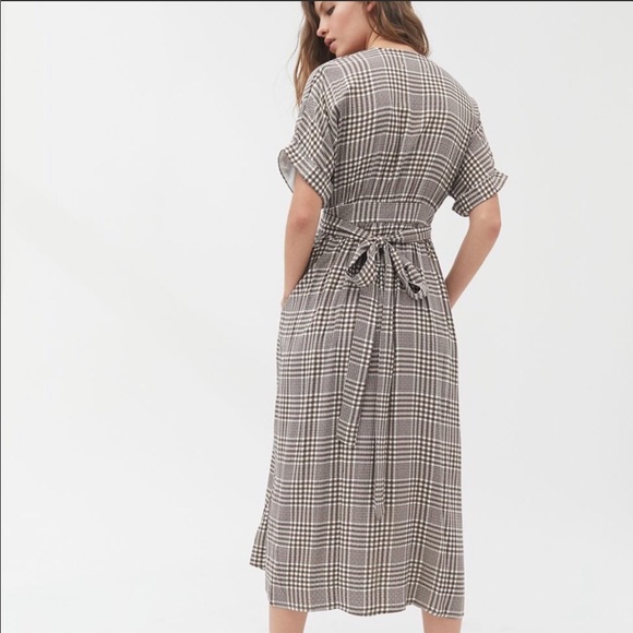 Urban Outfitters Gabrielle Woven Wrap Dress - Picture 2 of 8